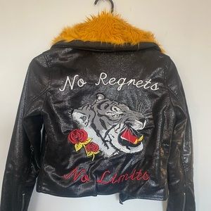 Black Embroidery Lion Jacket With Fur Collar